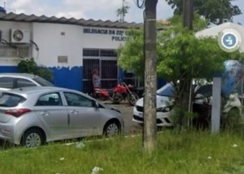 Homem é encontrado morto com mais de 20 tiros; vítima usava crachá da AL-BA
