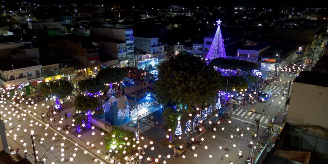 Com o azul predominando, prefeitura de Euclides da Cunha lança a decoração natalina 2023