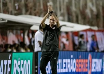 Ele fica! Léo Condé renova com o Vitória por mais uma temporada