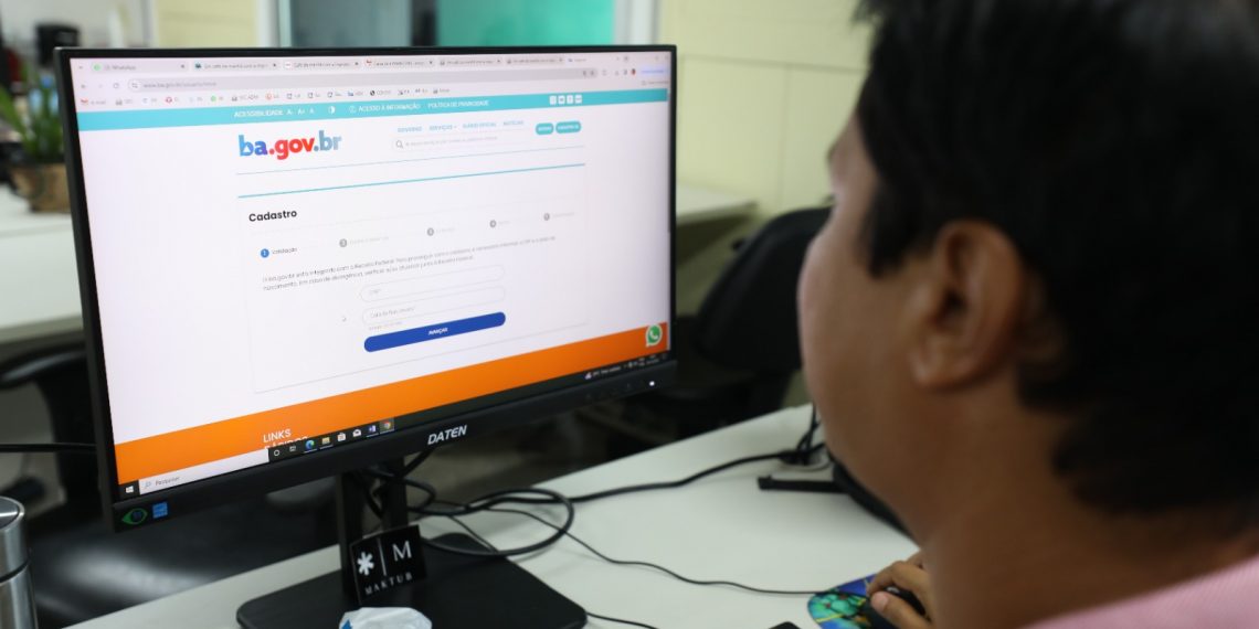 Matrícula on-line 2024 na rede estadual de ensino requer cadastramento prévio em plataforma do governo