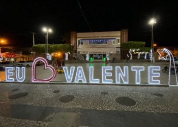 Veja como está a decoração natalina da cidade de Valente