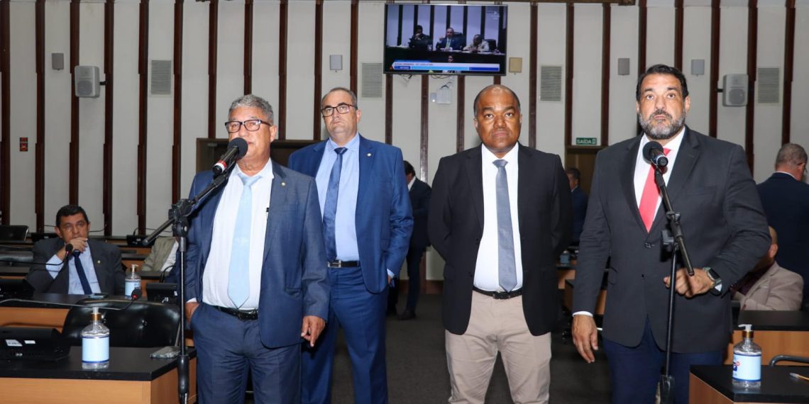 Deputados aprovam isenção de IPVA para carros elétricos e reorganização estrutural de comandos da PM