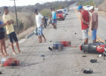 Dois homens morrem em colisão de motos na BA 414