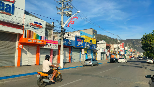 Comércio de Jacobina fecha as portas em luto pelas mortes de 25 pessoas na BR 324