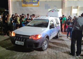 Corpos de tragédia na BR 324 chegam para velório coletivo no Ginásio de Esportes em Jacobina