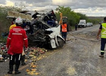 PRF volta atrás e confirma 24 mortos em acidente na BR-324