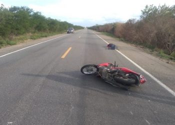 Motociclista morre atingido por peça de caminhão na BR 324