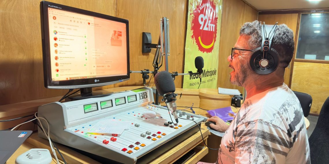 O Véi do Forrobodó tá botando pra ‘estribuchar’ na Sabiá FM Coité