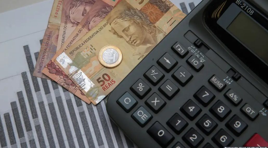 Planejamento, economia e cálculos: como vencer as dívidas em 2024