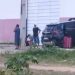 Motorista perde controle de veículo e atinge parede de galpão na BR-116