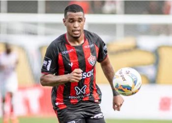 Alerrandro marca na estreia, Vitória bate o Juazeirense e assume liderança do Baianão