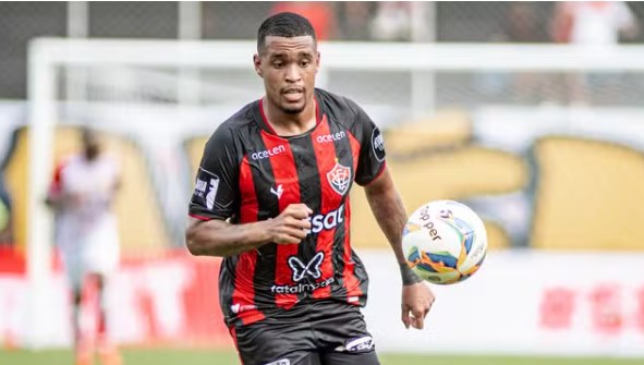 Alerrandro marca na estreia, Vitória bate o Juazeirense e assume liderança do Baianão