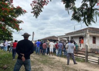 Pecuaristas se reúnem para desocupar fazenda invadida
