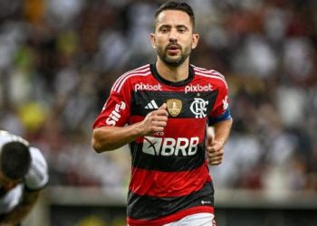 Bahia negocia a contratação do meia Everton Ribeiro