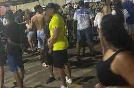 Homem morre e três pessoas ficam feridas após tiroteio durante carnaval em Juazeiro