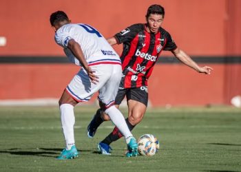 Vitória bate o Bahia de Feira no Barradão e chega a liderança do Baianão