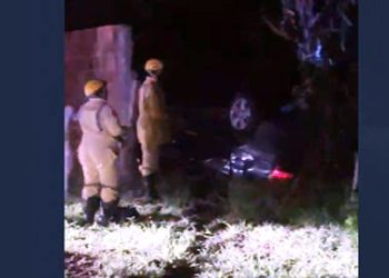 Idoso morre após carro capotar e bater em muro às margens da BA 416