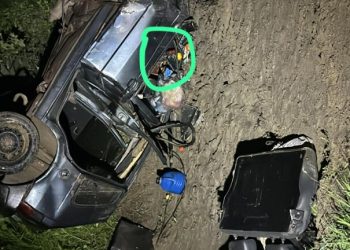 Pai e filho morrem em capotamento na BA 381. Outro homem ficou ferido