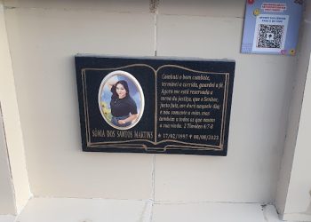 Jazigo onde foi sepultado corpo de professora recebe QR Code no dia do seu aniversário