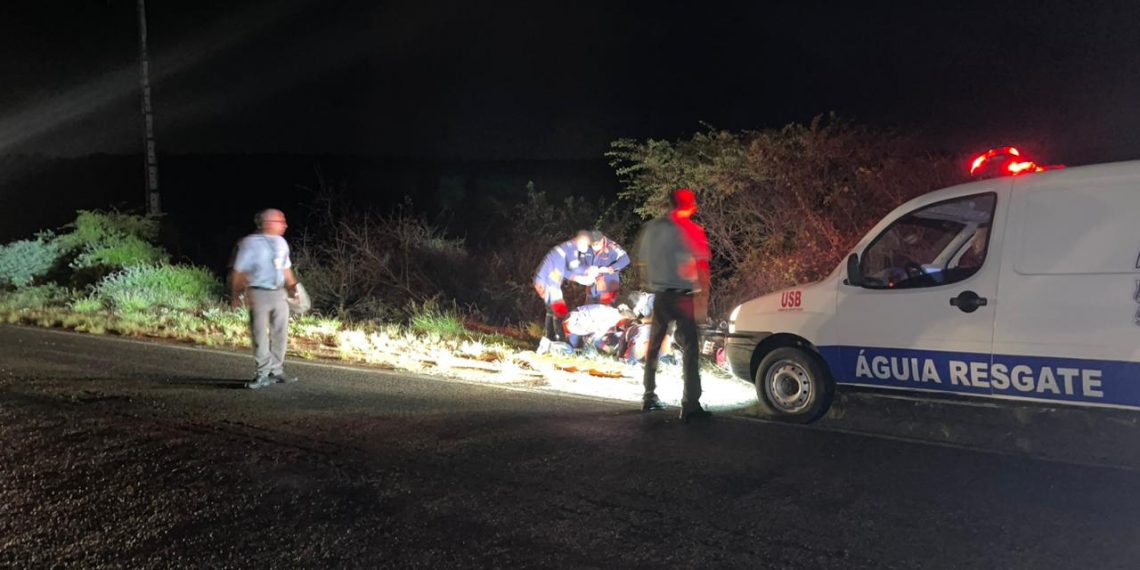 Motociclista fica ferido após ônibus atingir moto por trás na BA 120