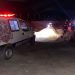 Jovem fica ferido em acidente de moto após atingir ruma de areia de obra de calçamento no dia do aniversário