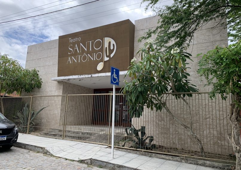 Grupo teatral Quaisquer Fulanos se apresenta hoje e amanhã no Teatro Santo Antônio. Entrada grátis