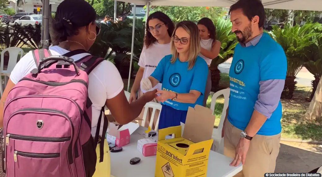 Anvisa alerta para uso de relógios para medição de glicemia
