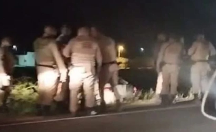 Dois suspeitos mortos e um preso na BR 324 durante troca de tiros com a PM