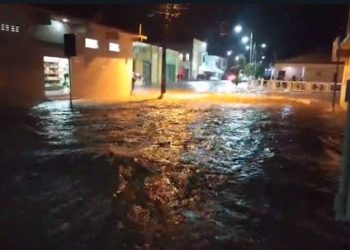 Chuva forte atinge Valente e Santaluz e causa alagamentos