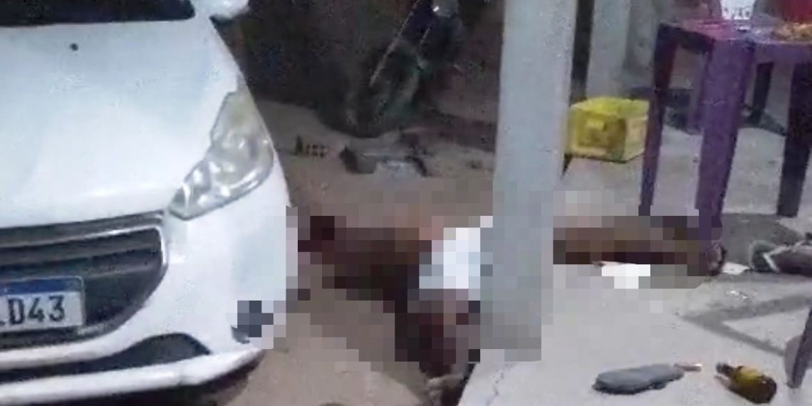 Dois homens são assassinados enquanto bebiam em varada de casa