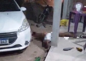 Dois homens são assassinados enquanto bebiam em varada de casa