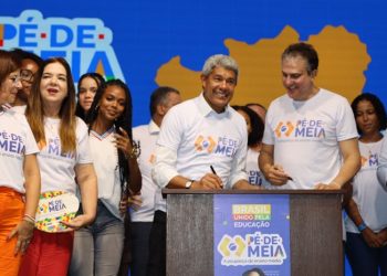 Governo do Estado formaliza adesão da Bahia ao programa Pé-de-Meia
