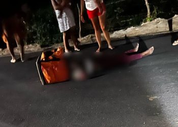 Entregador fica ferido em acidente na BA 411. Quebra-mola sem sinalização pode ter provocado a queda