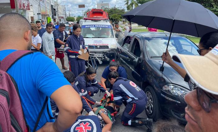Mulher é atropelada no centro da cidade