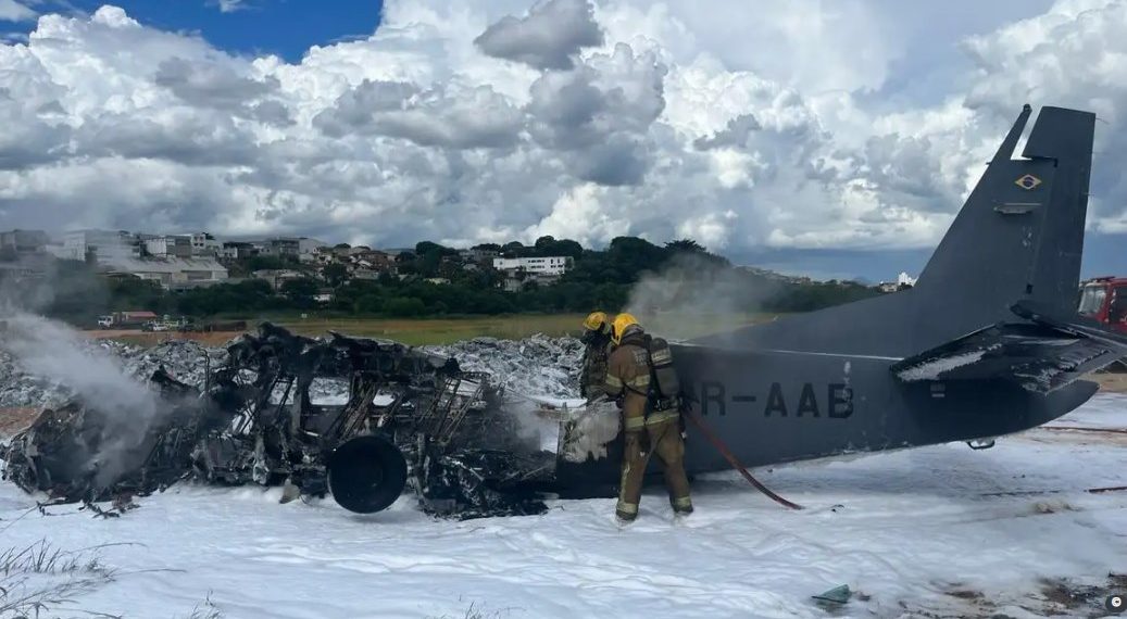 MG – Duas pessoas morrem e uma fica ferida em queda de avião da PF