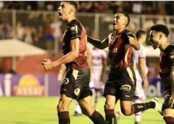 Copa do NE – Vitória aproveita expulsões, vira sobre o Itabaiana e entra no G4