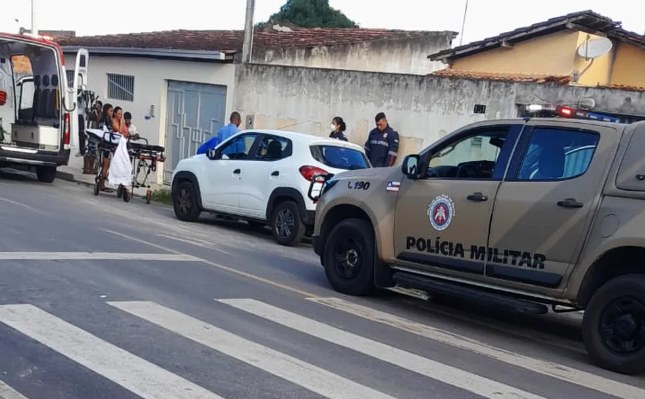 Menina de 4 anos morre após ser esquecida dentro de carro