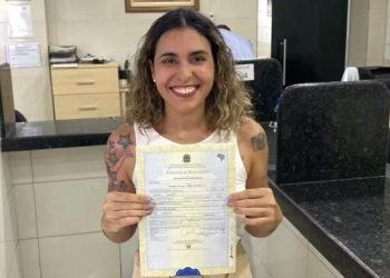 Pernambucana é 1ª pessoa do país a conseguir na Justiça termo ‘intersexo’ em documento: ‘marco histórico’