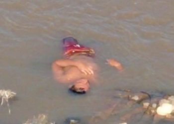 Homem desperta após “dormir” em rio; bombeiros faziam resgate de corpo quando ele se mexeu