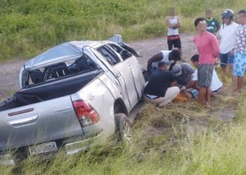 Empresário fica ferido em capotamento na Estrada do Feijão