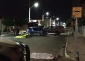 Dois homens são mortos a tiros quando trafegavam de moto em via pública