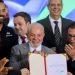 Lula assina projeto que regula atividade de motoristas de aplicativo