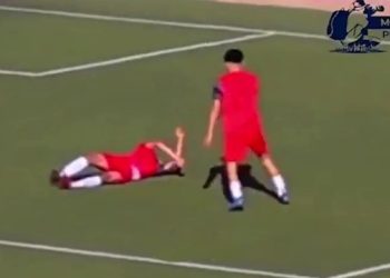 Jovem morre após receber chute fatal durante partida de futebol na Argélia
