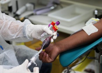 Com estoque crítico, Hemoba divulga orientações sobre doação de sangue durante a epidemia de dengue