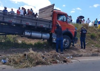 Jovem é morto a tiros enquanto dormia em caminhão