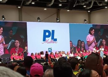 ‘Mais mulheres para cuidar do Brasil’, diz Michelle Bolsonaro durante evento em Salvador