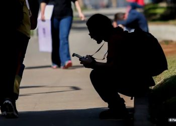 Um em cinco jovens brasileiros de 15 a 29 anos não estuda nem trabalha