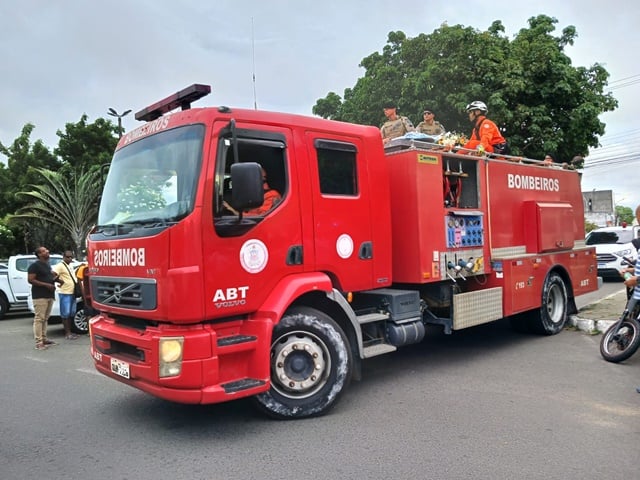 Feira de Santana – Sob forte comoção, cabo da Rondesp Leste é sepultado com honras militares