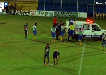 Pouco mais de uma hora depois de socorrer torcedor que caiu de arquibancada, Águia Resgate retorna para socorrer atleta que passou mal