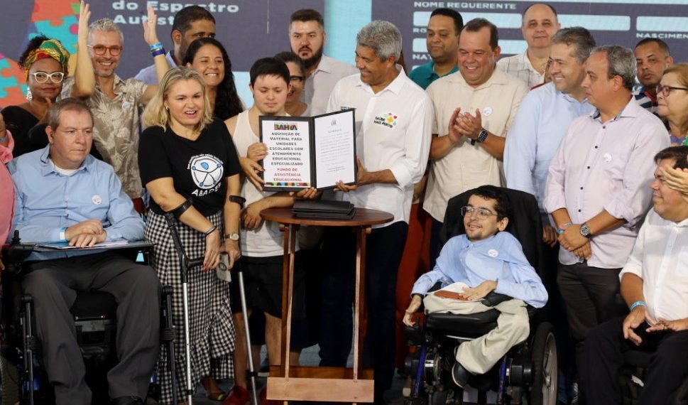 De autoria do deputado Alex da Piatã, governador sanciona PL que garante sanitários químicos para pessoas com necessidades especiais em todos os eventos públicos na Bahia